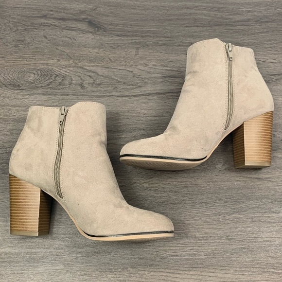 Apt. 9 Timezone Taupe Ankle Boots Size 10 - Picture 11 of 14